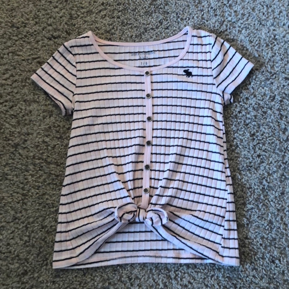 Tied shirt!
